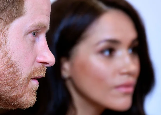 Življenje s togimi pravili, ki jih narekuje britanska monarhija, nekdanji igralki ni bilo po volji. FOTO: Toby Melville/AFP