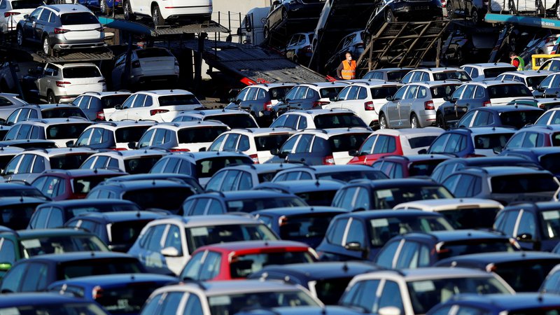 Fotografija: Prodaja avtomobilov naj bi bila letos najbolj prizadeta prav v Evropi. FOTO: Reuters