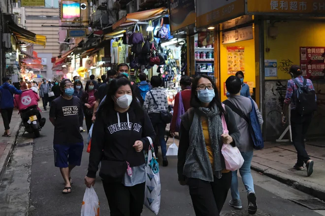 Utrinek iz trgovskega centra v Honkongu. FOTO: Tyrone Siu/Reuters