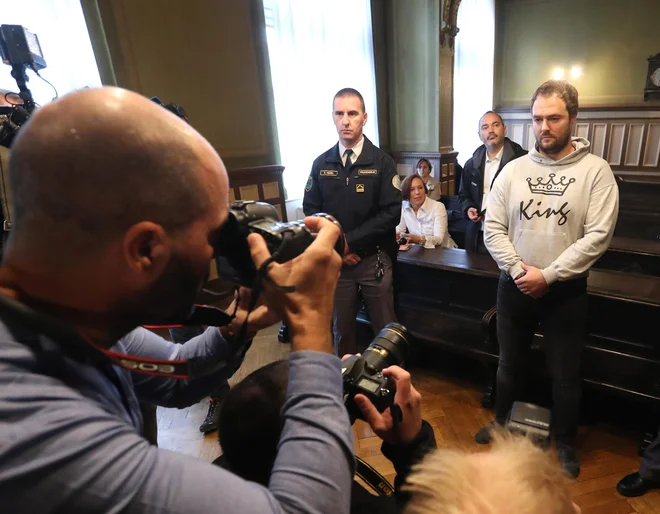 Proti Sebastienu Abramovu potekata poleg na ljubljanskem sodišču, kjer je obtožen goljufije, še postopka pred celjskim in žalskim sodiščem: v Celju zaradi suma, da je umoril svoje nekdanje dekle Saro Veber, v Žalcu pa zaradi suma goljufije njenih staršev. FOTO: Dejan Javornik