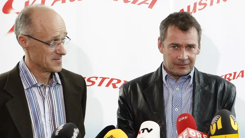 Fotografija: Ernst Vettori (desno, na fotografiji skupaj s Tonijem Innauerjem) je lansko pomlad po osmih letih zapustil položaj direktorja nordijskih disciplin pri Avstrijski smučarski zvezi. FOTO: Reuters