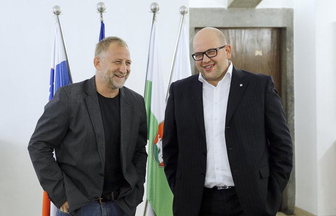 Dvojec vodilnih pri SŽ Olimpija športni direktor Tomaž Vnuk (levo) in predsednik Miha Butara še nista za drznejše preskoke, ki so tudi tvegani. FOTO: Blaz Samec/Delo