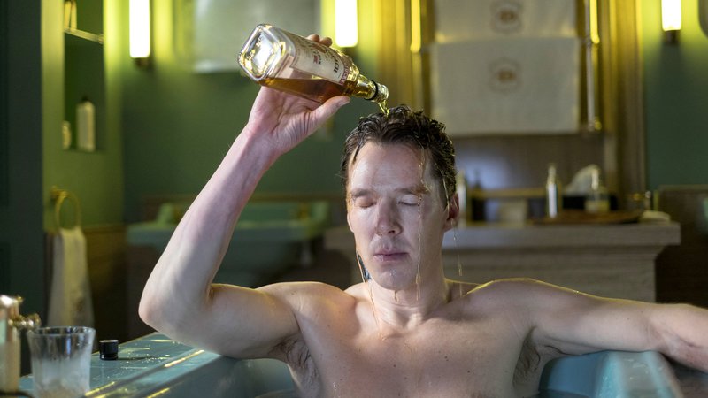Fotografija: Benedict Cumberbatch v televizijski seriji Patrick Melrose, ki je nastala po romanu Edwarda St. Aubyna. Avtobiografija, odlično zapakirana v roman. Foto promocijsko gradivo