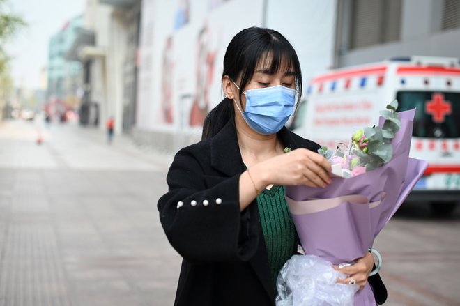 Na Kitajskem preštevajo samo še primere koronavirusa, ki so jih ljudje prinesli iz tujine. FOTO: Wang Zhao/AFP