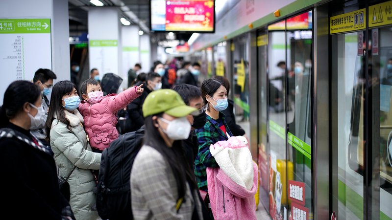 Fotografija: Kitajska zdaj v statistiko epidemije codvida-19 uvršča tudi asimptomatične primere. Foto: Aly Song/Reuters