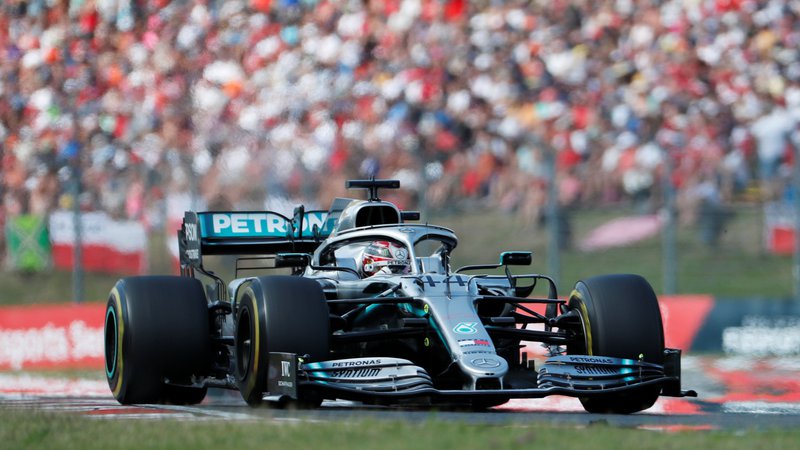 Fotografija: Lewis Hamilton se bo pognal v lov za ubranitev naslova svetovnega prvaka na junijski premieri sezone v Kanadi. FOTO: Reuters