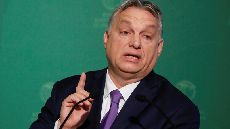 Fotografija: V Bruslju še niso ostro kritizirali ukrepov Viktorja Orbána, kot sta »samoizklop« parlamenta in začetek vladanja z dekreti med izrednim stanjem. FOTO: Reuters
