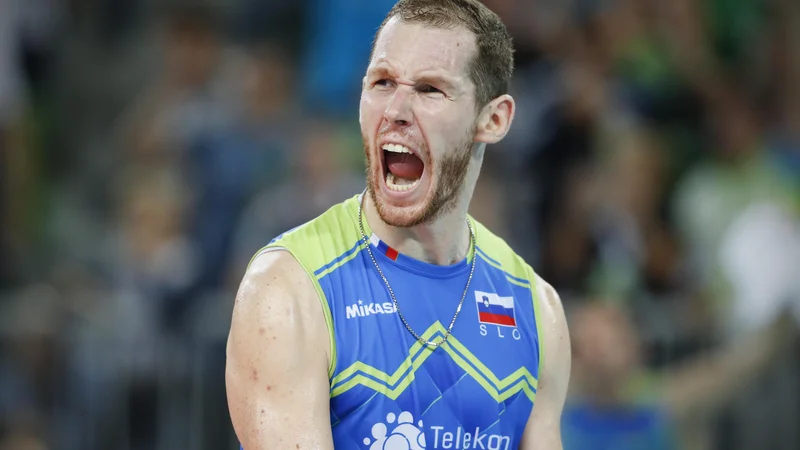 Fotografija: Kapetan srebrnih odbojkarjev z lanskega evropskega prvenstva Tine Urnaut je na 1. april razkril odločitev o koncu reprezentančne kariere. FOTO: Uroš Hočevar/Delo