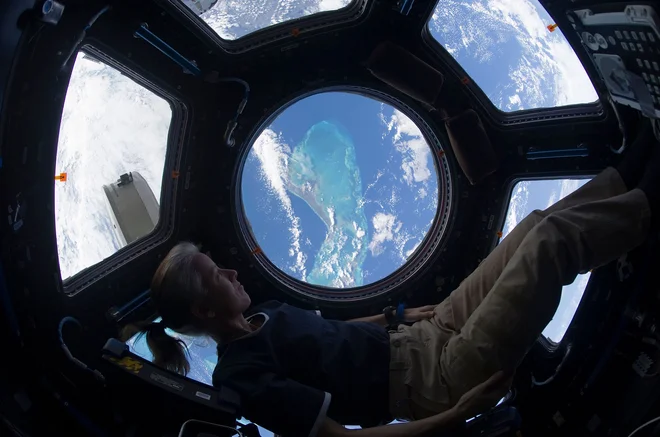 Astronavtka Shannon Walker je bila na ISS že leta 2010. Nasa jo je zdaj uvrstila na prvi operativni polet nove kapsule za prevoz posadke. FOTO: Nasa/AFP