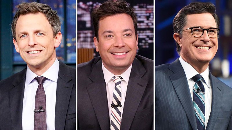 Fotografija: Zvezde ameriških pogovornih oddaj (z leve) Seth Meyers, Jimmy Fallon in Stephen Colbert oddajajo iz intime svojega doma. Foto NBC/CBS