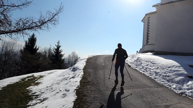 Fotografija: Če povečamo povprečno hitrost hoje, je koristi za zdravje več. FOTO: Dejan Javornik