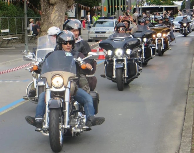 Hrumeči motoristi so izjemno dobri gostje. FOTO: Leon Vidic/Delo