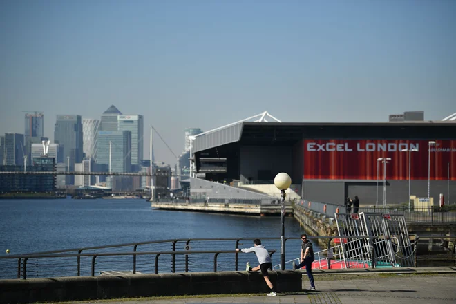 Razstavišče ExCel London vsako leto gosti več kot 400 prireditev, na katerih se predstavi 40.000 podjetij in jih obišče več kot štiri milijone ljudi z vsega sveta. Foto Ben Stansall/ AFP