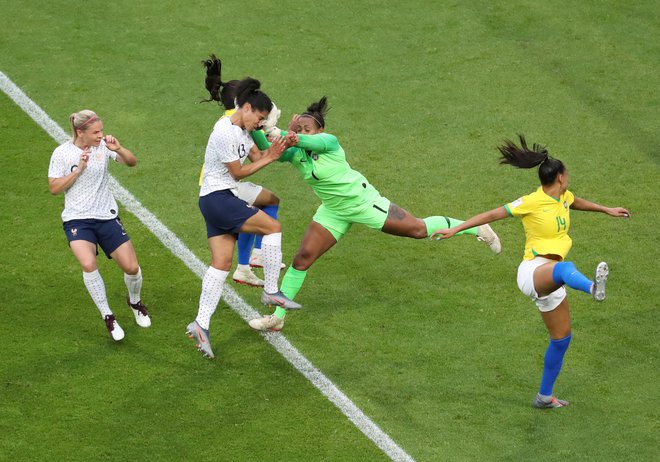 Od prihodkov, ki jih zdaj ni, je precej odvisen tudi ženski nogomet v Evropi. FOTO: Reuters