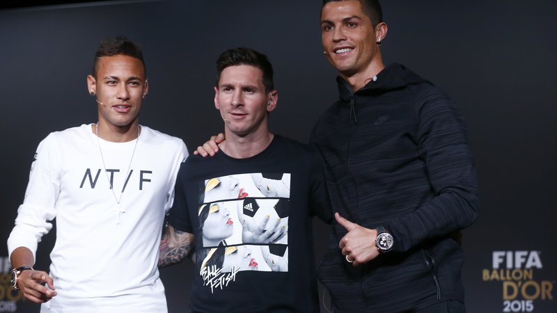 Fotografija: Navijači najtežje pričakujejo vrnitev največjih mojstrov, kakršni so (z leve) Neymar, Lionel Messi in Cristiano Ronaldo. FOTO: Reuters