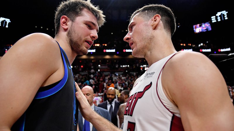 Fotografija: Slovenska zvezdnika v NBA Goran Dragić (desno) in Luka Dončić se bosta morala sprijazniti z nižjo plačo, vprašanje je le za koliko. FOTO: Usa Today Sports