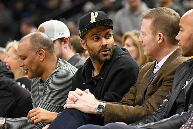 Tony Parker (v sredini) bi utegnil zamenjati športno panogo. FOTO: Reuters