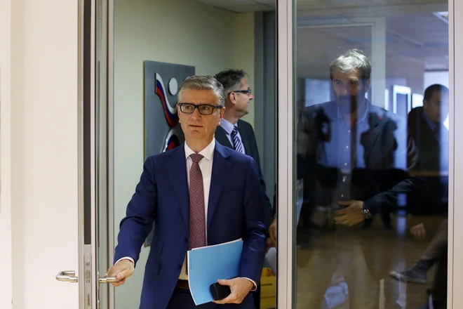 Predsednik RZS Franjo Bobinac verjame, da bo selektor Veselin Vujović (v ozadju) Slovence popeljal na olimpijske igre v Tokiu. Foto: Uroš Hočevar