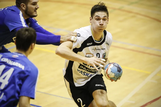 Tilen Strmljan je pokazal razkošno znanje in je velika okrepitev Ribnice. FOTO: Uroš Hočevar/Delo