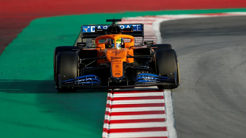 Fotografija: Voznik McLarna Lando Norris med februarskim testiranjem vozila v Barceloni. FOTO: Reuters