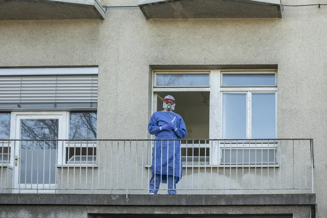 Zavod za blagovne rezerve ima podpisane pogodbe za 523 ventilatorjev, od tega je realno dobavljivih 323. Foto Voranc Vogel