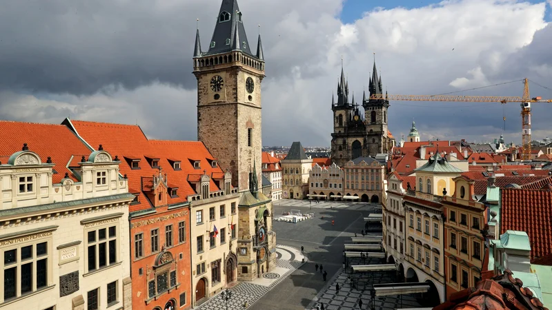 Fotografija: Praga je v teh dneh neprepoznavno prazna. FOTO: Reuters