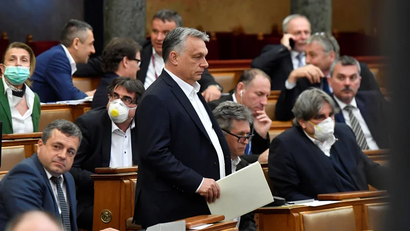 Fotografija: Madžarski premier Viktor Orbán je tarča kritik, da s svojimi protikriznimi ukrepi krši temeljna načela EU. FOTO: Zoltan Mathe/Pool via REUTERS