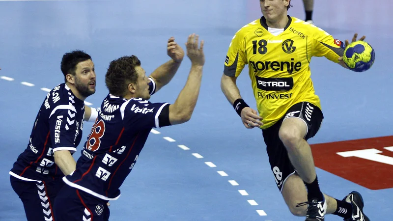 Fotografija: David Miklavčič na rokometni tekmi med Gorenjem iz Velenja in Flensburgom v Velenju 17.marca 2013. Foto Ale Černivec/delo