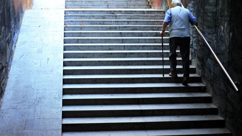 Fotografija: Vgradnja dvigal v večnadstropne zgradbe je kompleksen problem, a ni nerešljiv. Foto Tadej Regent