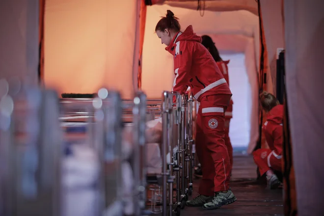 Mobilni stacionarij v vojašnici Edvarda Peperka v Ljubljani. FOTO: Uroš Hočevar/Delo