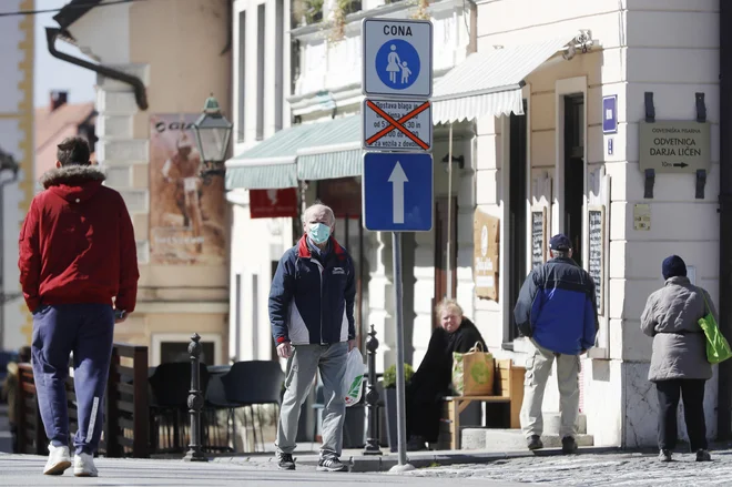 Že pred izbruhom epidemije koronavirusa je bilo v naši državi zelo malo skrbi za starejše, zdaj pa je še slabše, opozarja sindikat upokojencev.<br />
Foto Leon Vidic