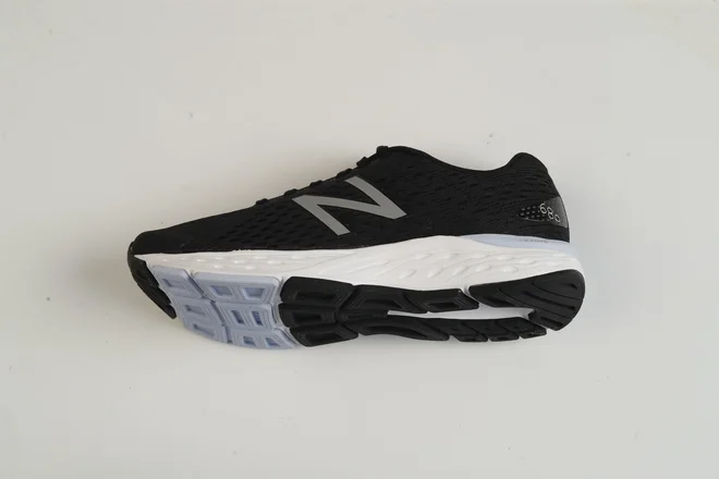 New Balance M680 FOTO: Leon Vidic