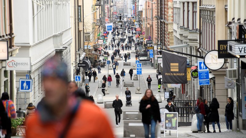 Fotografija: Stockholmska ulica konec marca, ko je večina evropskih držav uvedla strogo omejitev gibanja. Foto: Reuters