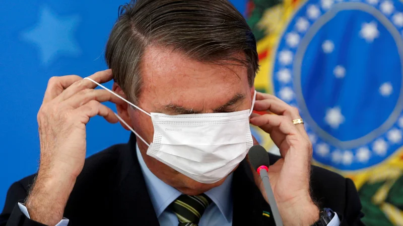 Fotografija: Brazilski predsednik Jair Bolsonaro je glavni zanikovalec razsežnosti zdravstvene krize med voditelji večjih držav. FOTO: Reuters