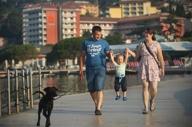 Portorož bi lahko bil idiličen turistični kraj, če bi imel gospodarja, ki bi brzdal pretirane posamične interese. FOTO: Jure Eržen/Delo