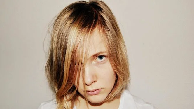 Fotografija: Nizozemska pisateljica Marieke Lucas Rijneveld je stara 28 let in je ena od najmlajših nominirank. Foto wikipedija