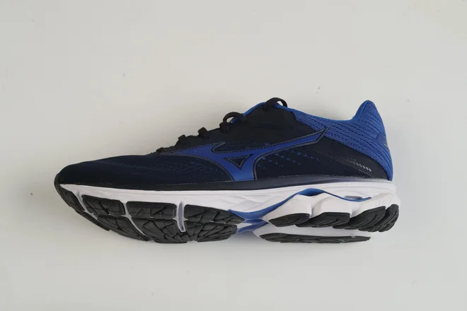 Mizuno Wave Rider 23 FOTO: Leon Vidic