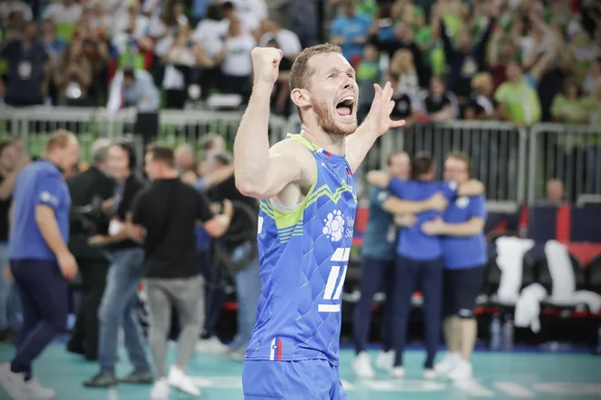 Tine Urnaut se z odbojkarsko zagrizenostjo loteva tako reševanja stvari na igrišču kot zdajšnjih izzivov v času svetovne pandemije. FOTO: Uroš Hočevar