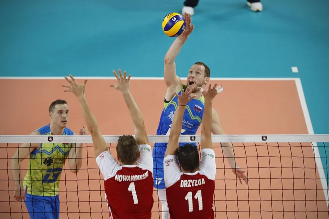 Kapetan Tine Urnaut in soigralci so na domačem evropskem prvenstvu do naslova podprvakov prišli tudi po polfinalni zmagi nad svetovnimi prvaki Poljaki. FOTO: Uroš Hočevar