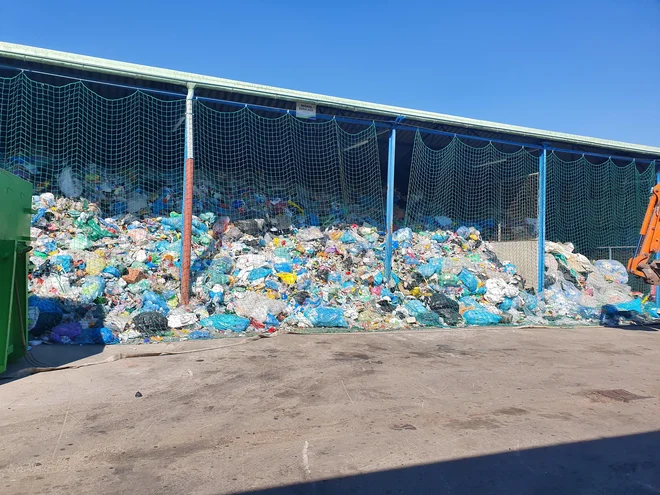 Zbrirni centri težko sprejemajo druge odpadke, če ne uredijo odvoza embalaže. FOTO: JKP Slovenske Konjice