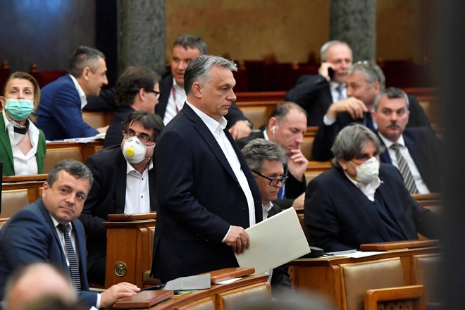 Kriza zaradi koronavirusa ni le povečala Orbánove motivacije, da izrabi diktatorsko moč, pač pa mu je ponudila tudi idealno priložnost za to, je prepričan R. Daniel Kelemen. Foto: Reuters