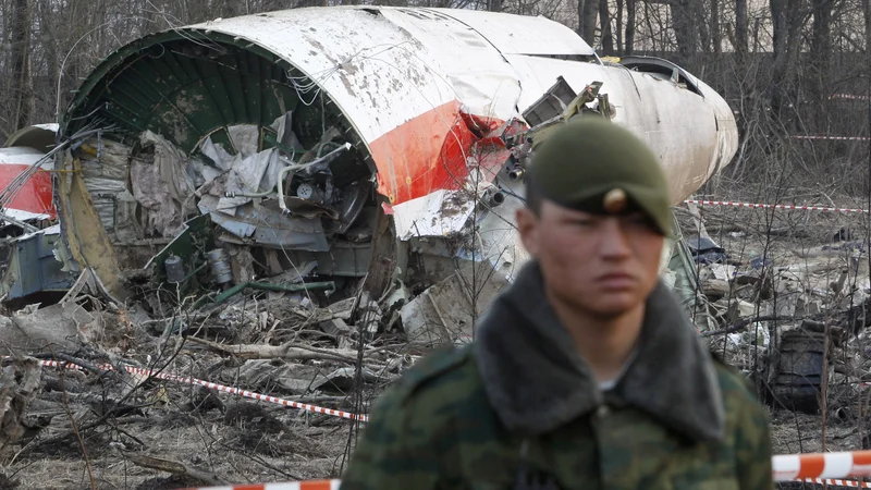 Fotografija: Pred desetimi leti je blizu Smolenska v strmoglavljenem poljskem vladnem letalu Tu-154 umrlo vseh 96 potnikov in članov posadke. FOTO: Reuters