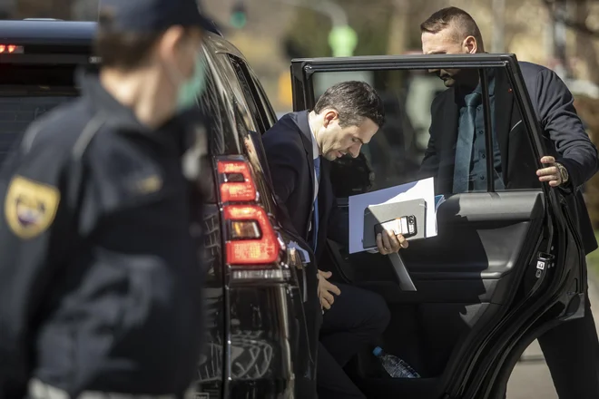 Matej Tonin:&nbsp;&raquo;Pojasnilo bom zahteval od koalicijskih partneric. Ko bom depešo prebral, jo bom komentiral.&laquo; FOTO: Voranc Vogel