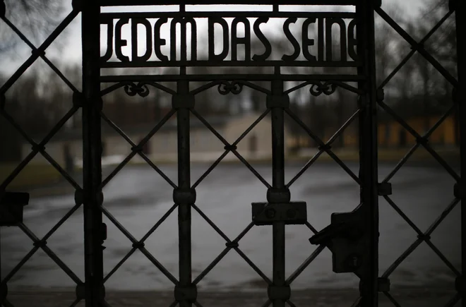 To je bilo eno od prvih osvobojenih taborišč na ozemlju Nemčije, v mesecu dni so osvobodili še večino drugih. FOTO: Lisi Niesner/Reuters