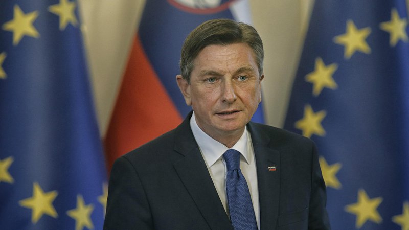 Fotografija: V osnovi Pahor meni, da Slovenija zelo spodbudno premaguje to krizo, in si želi, da bi tako nadaljevala tudi po velikonočnih praznikih. FOTO: Blaž Samec/Delo
