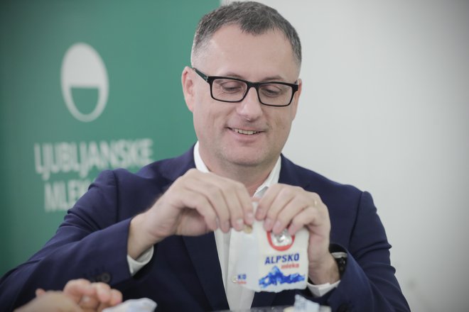 Tomaž Žnidarič, direktor Ljubljanskih mlekarn, pravi, da so takšnih uspešnih poslov v časih izvozne negotovost zelo veseli. FOTO: Uroš Hočevar/Delo