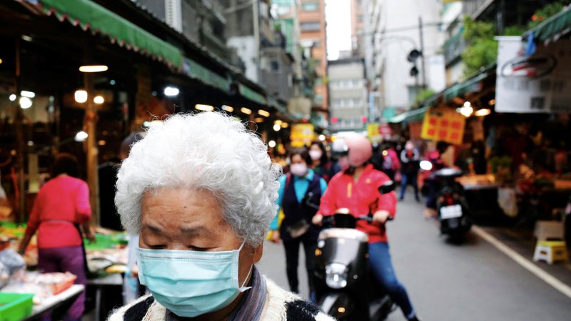 Fotografija: Tajvan je lahko od začetka pandemije do danes svetel zgled, kako se spoprijeti s takšno krizo. Foto: Ann Wang/Reuters