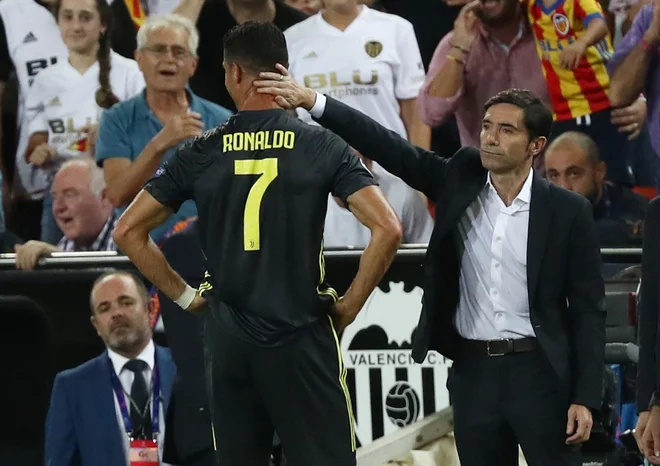 Cristiano Ronaldo je že v prvem polčasu končal tekmo z rdečim kartonom. FOTO: Reuters