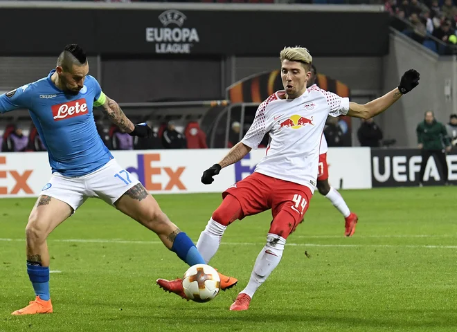 Kevin Kampl (desno) ohranja dobro formo v majici Leipziga.