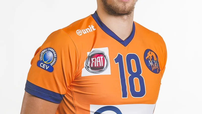 Fotografija: Tima Polujan je mlad in visok sprejemalec. FOTO: ACH Volley